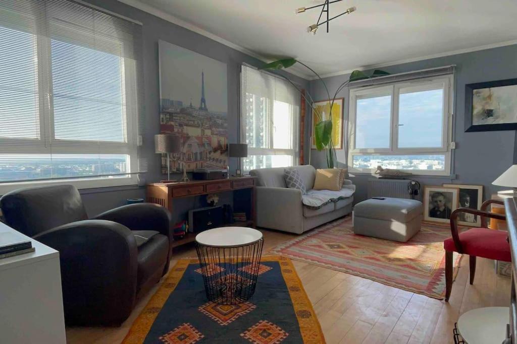 Luxury With View Car Park Apartment Paris