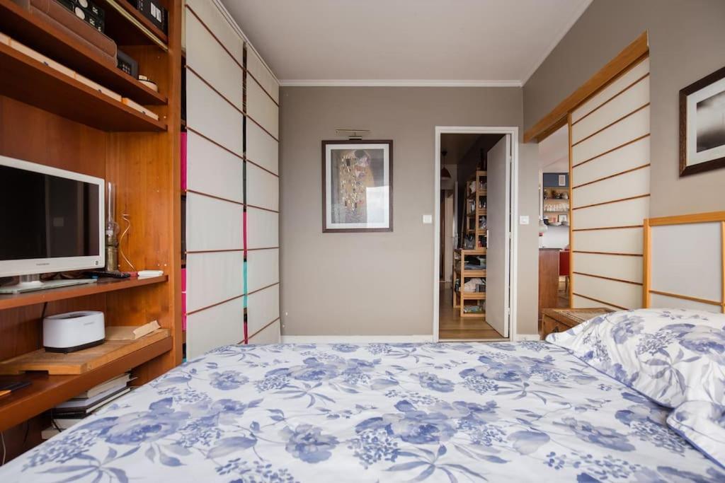 Luxury With View Car Park Apartment Paris