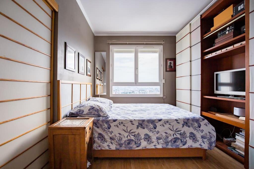 Luxury With View Car Park Apartment Paris