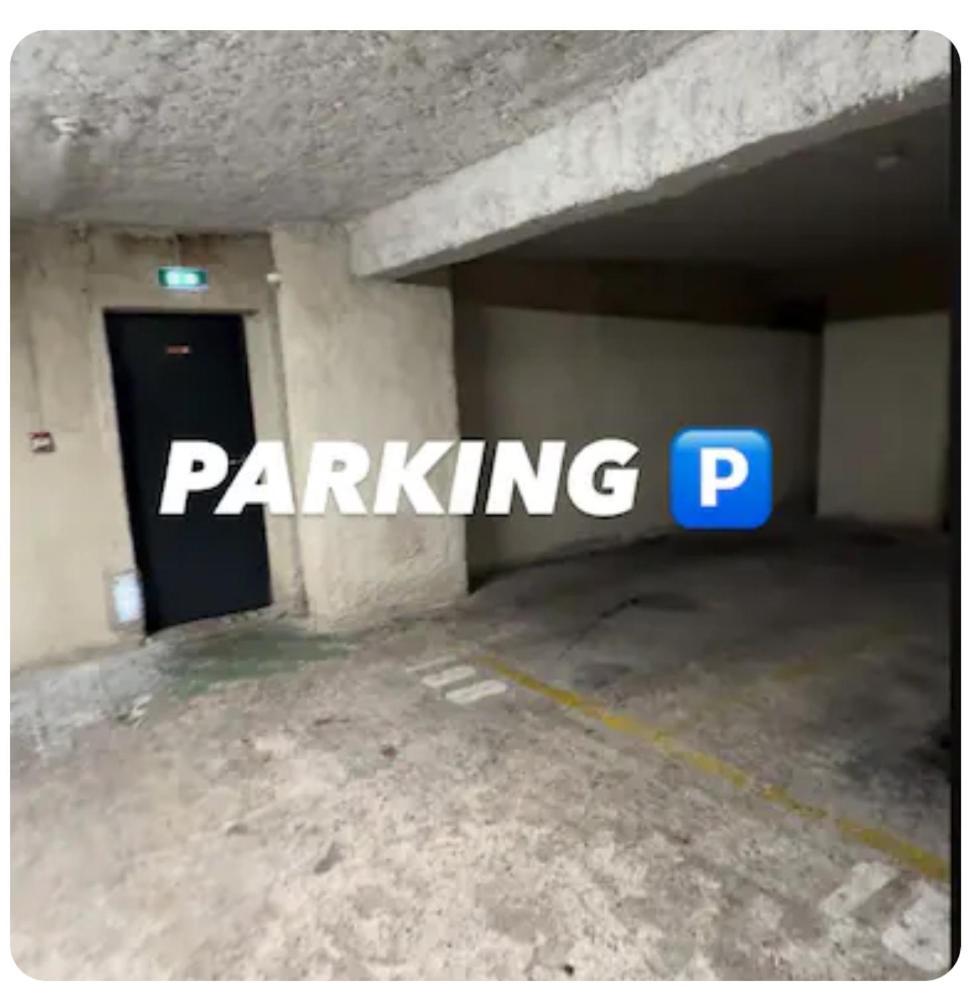 Luxury With View Car Park Paris